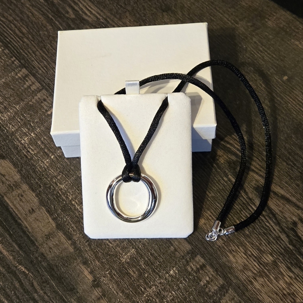 Silpada Silver Circle Pendant Necklace - Picture 2 of 3